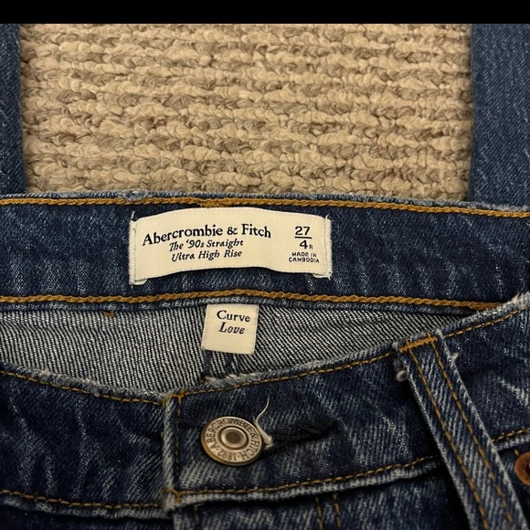 Abercrombie Curve Love Ultra High Rise 90s Straight Jean - Picture 4 of 6